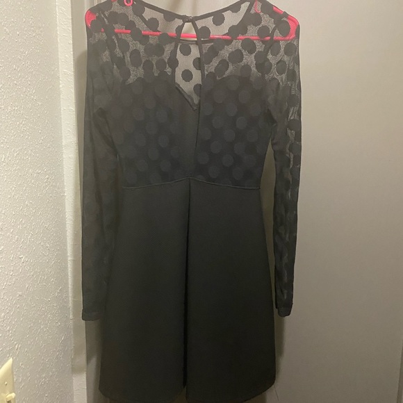 Lulus-Black Dainty Dots dress/long sleeve’s. Size Small! In great condition! - Picture 2 of 4